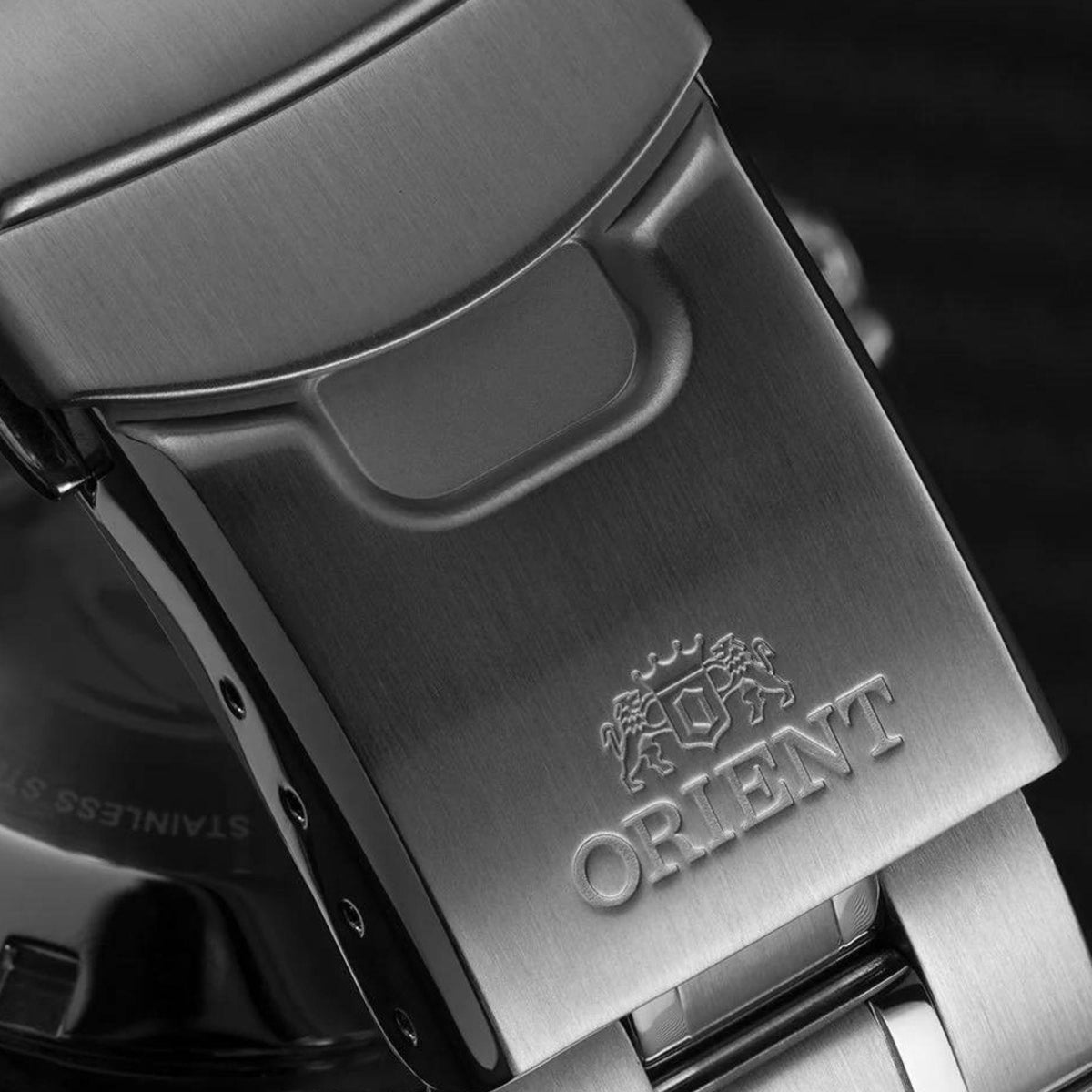 Steel bracelet clasp with engraved Orient logo and crest
