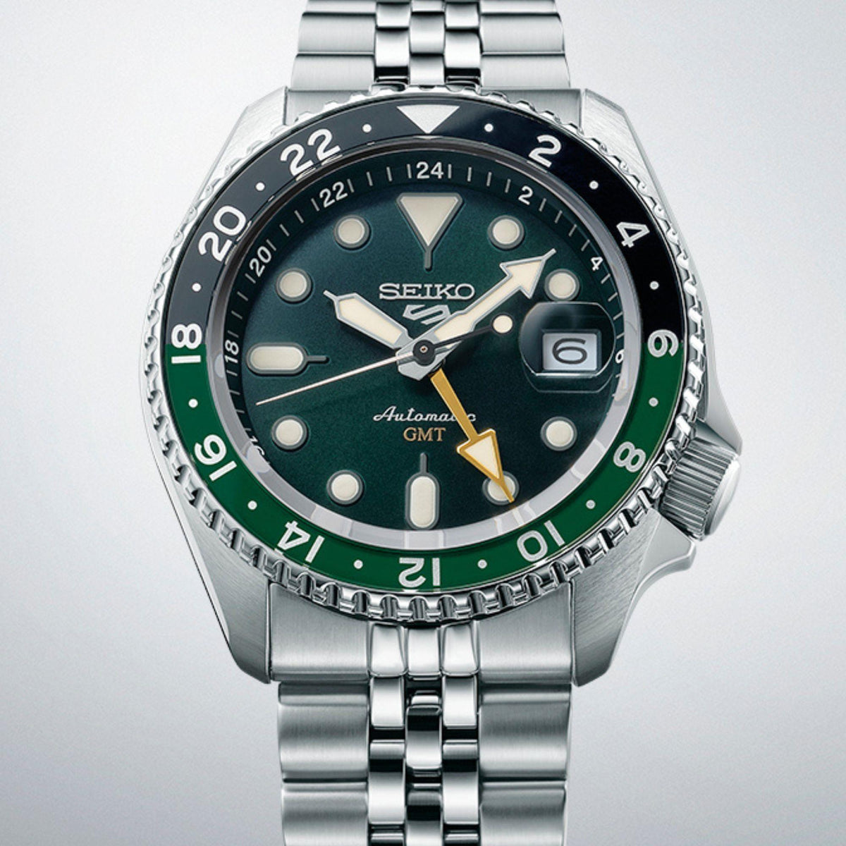 Seiko 5 Sports SSK035K1 green dial upper body view