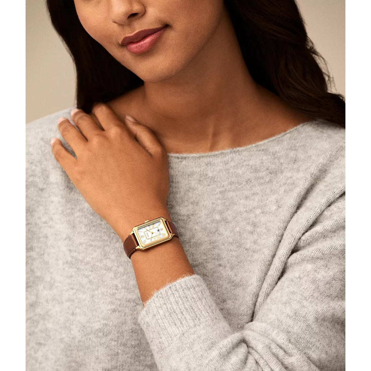 Fossil Raquel ES5307 lifestyle view of model wearing ladies quartz watch on wrist