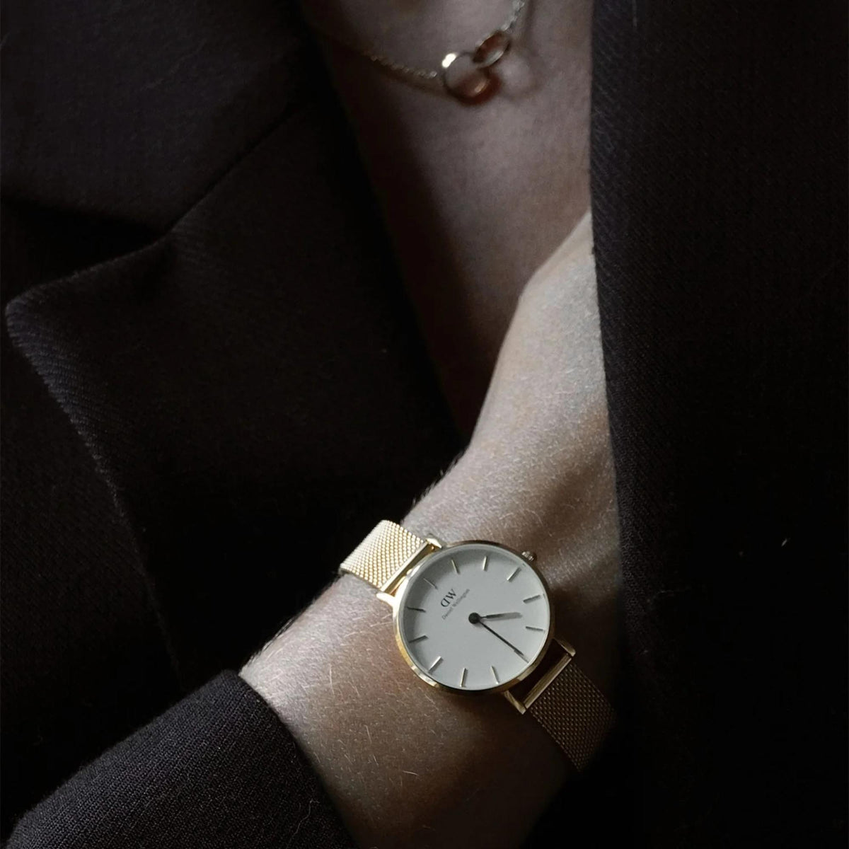 Daniel Wellington ladies quartz watch with white dial and gold-tone mesh bracelet
