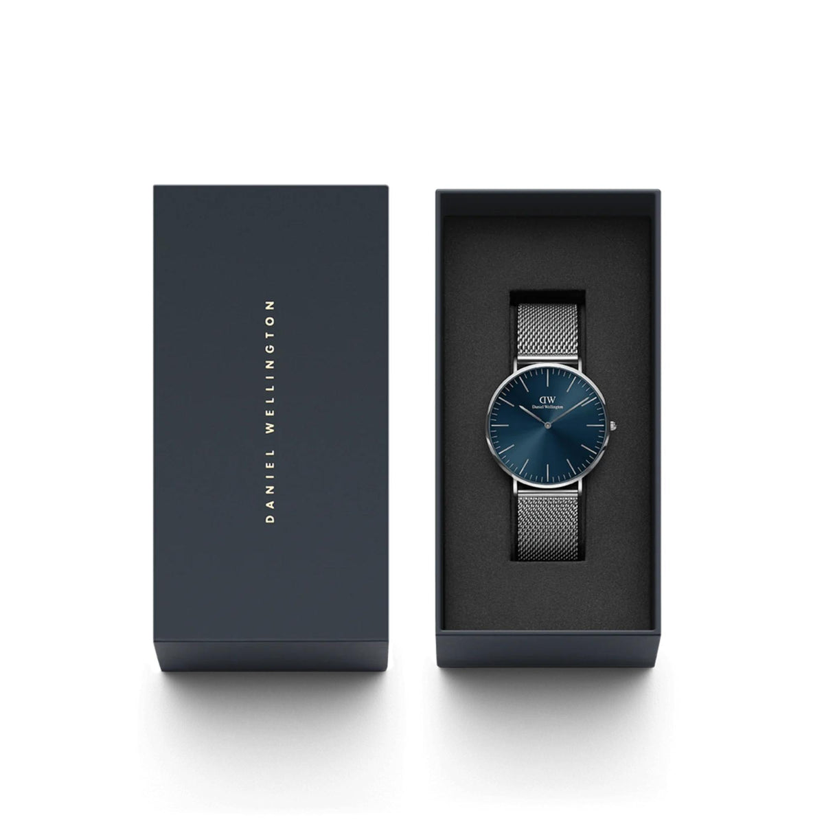 Daniel Wellington 40mm blue dial steel mesh bracelet quartz watch in open gift box