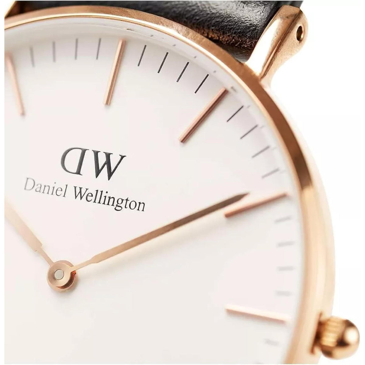 Daniel Wellington men's quartz watch close-up of white dial with rose-gold hands