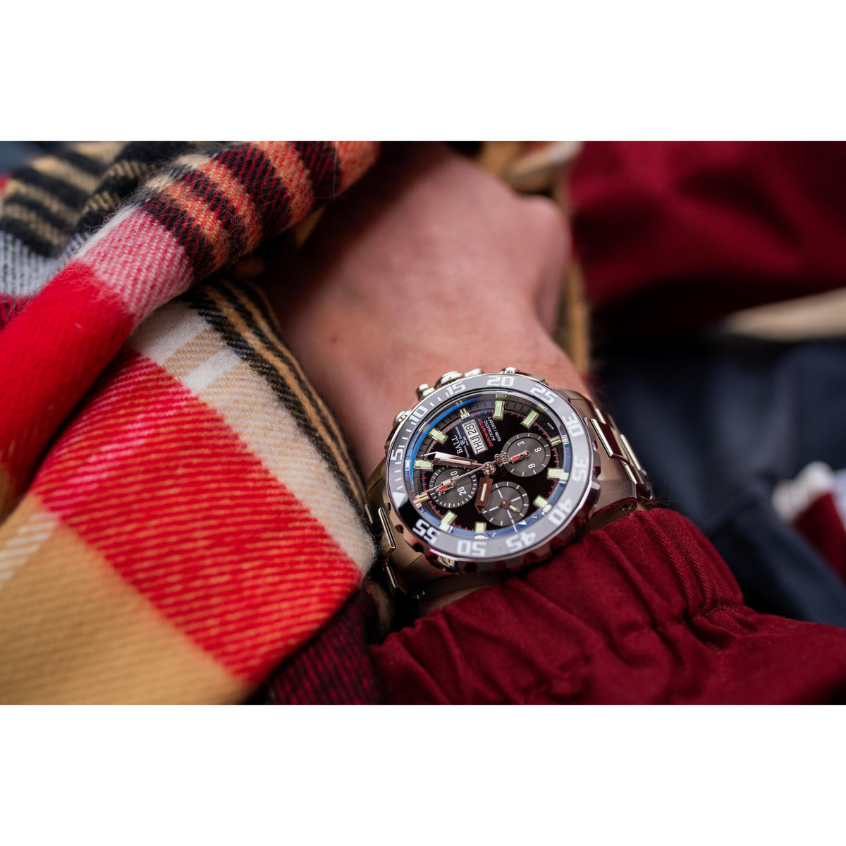 Men’s chronograph wrist watch, black dial with subdials and date window, steel bezel and case.