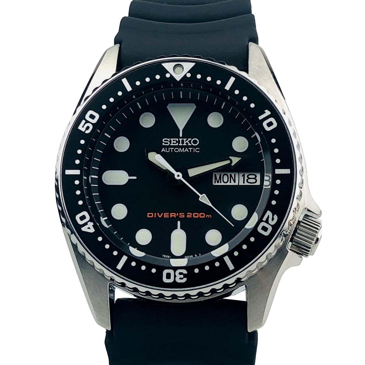 Seiko Diver's Automatic SKX013K1 stainless steel case and black bezel front view