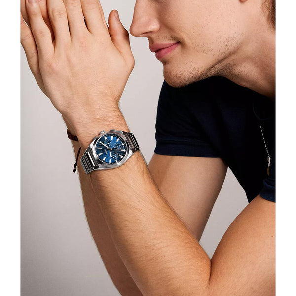 Fossil Everett FS6104 model wearing a 44mm mens quartz watch on wrist