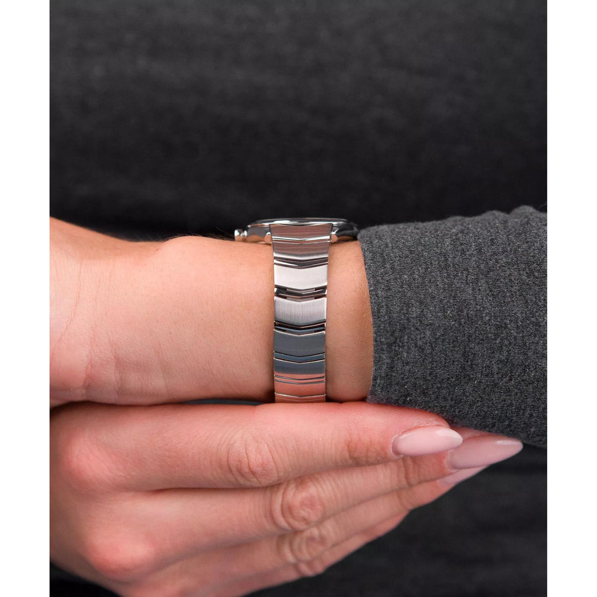 Stainless steel metal link bracelet of a quartz watch on wrist