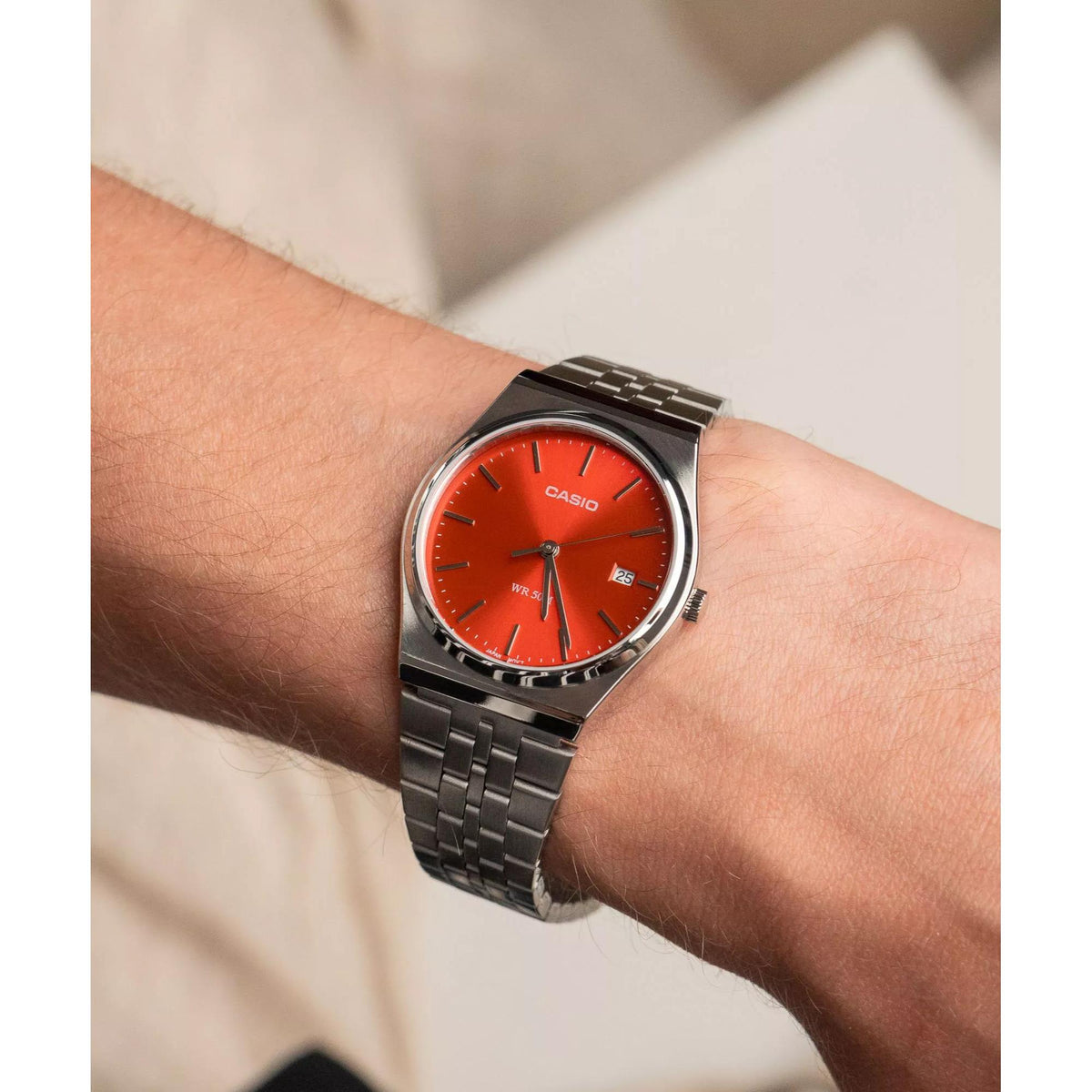 Men's wrist watch with red dial and black metal link bracelet, round steel case