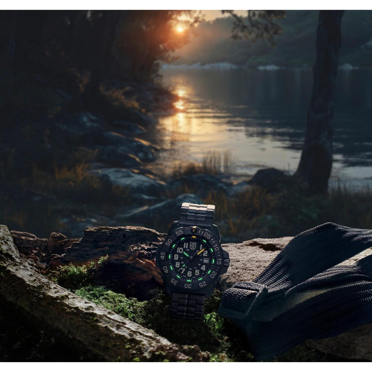 Men’s outdoor quartz watch with black rubber strap and green luminous dial markers
