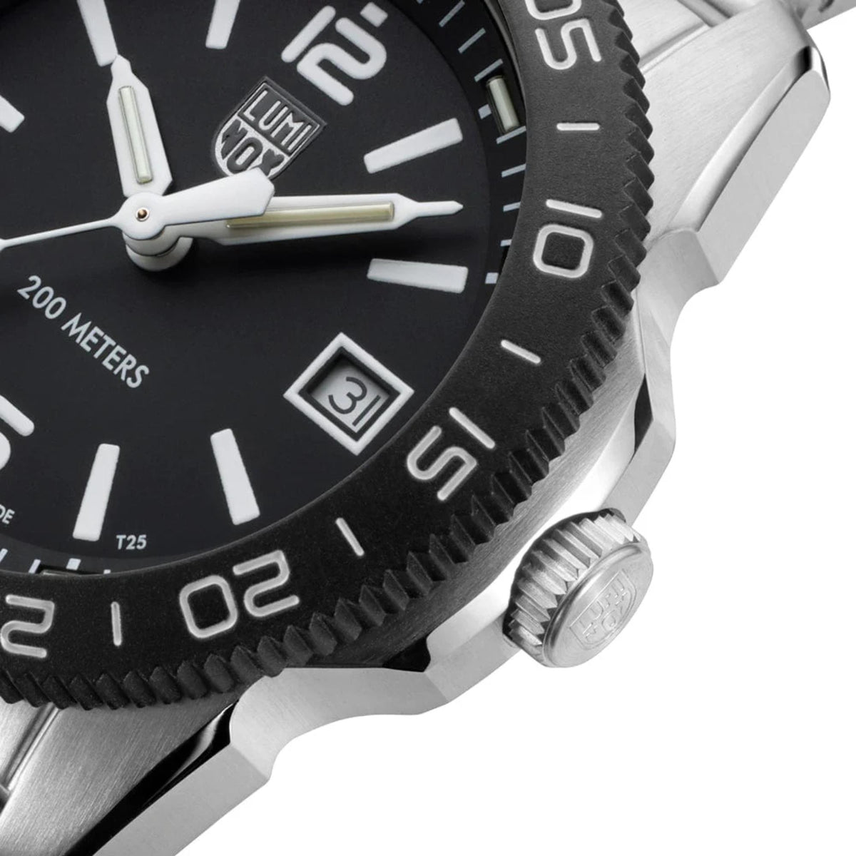 Luminox Pacific Diver XS.3122M close-up view of crown, black bezel, and black dial with date window