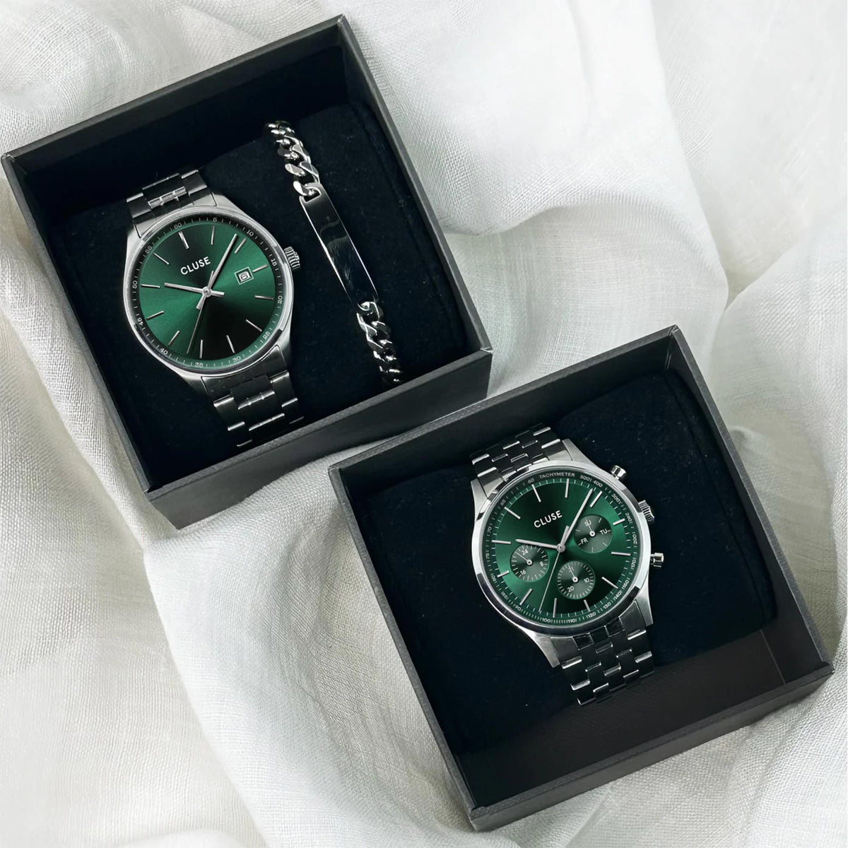 Men's quartz chronograph watch with green dial and steel bracelet in a black gift box.