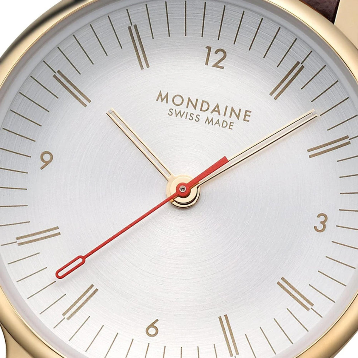 Mondaine Doppio MLE.33110.LGV off-white dial close up