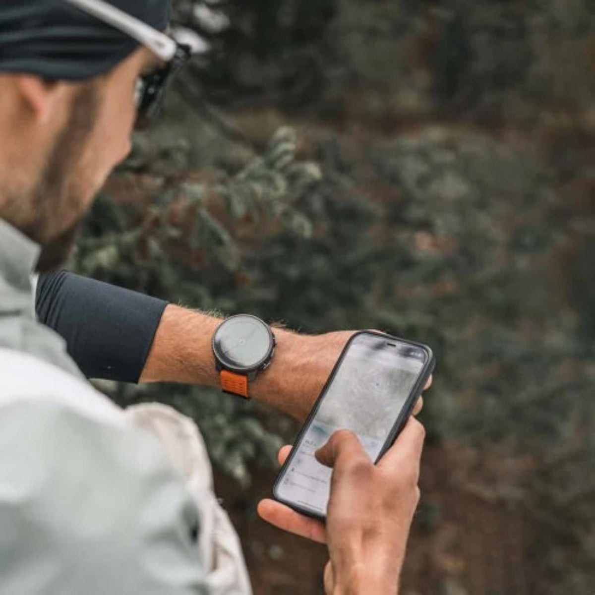 Suunto Vertical Solar Canyon SS050987000 lifestyle view on wrist paired with smartphone navigation