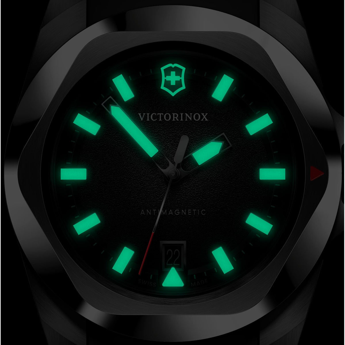Victorinox I.N.O.X. rubber quartz 242028 watch with luminous hands and markers