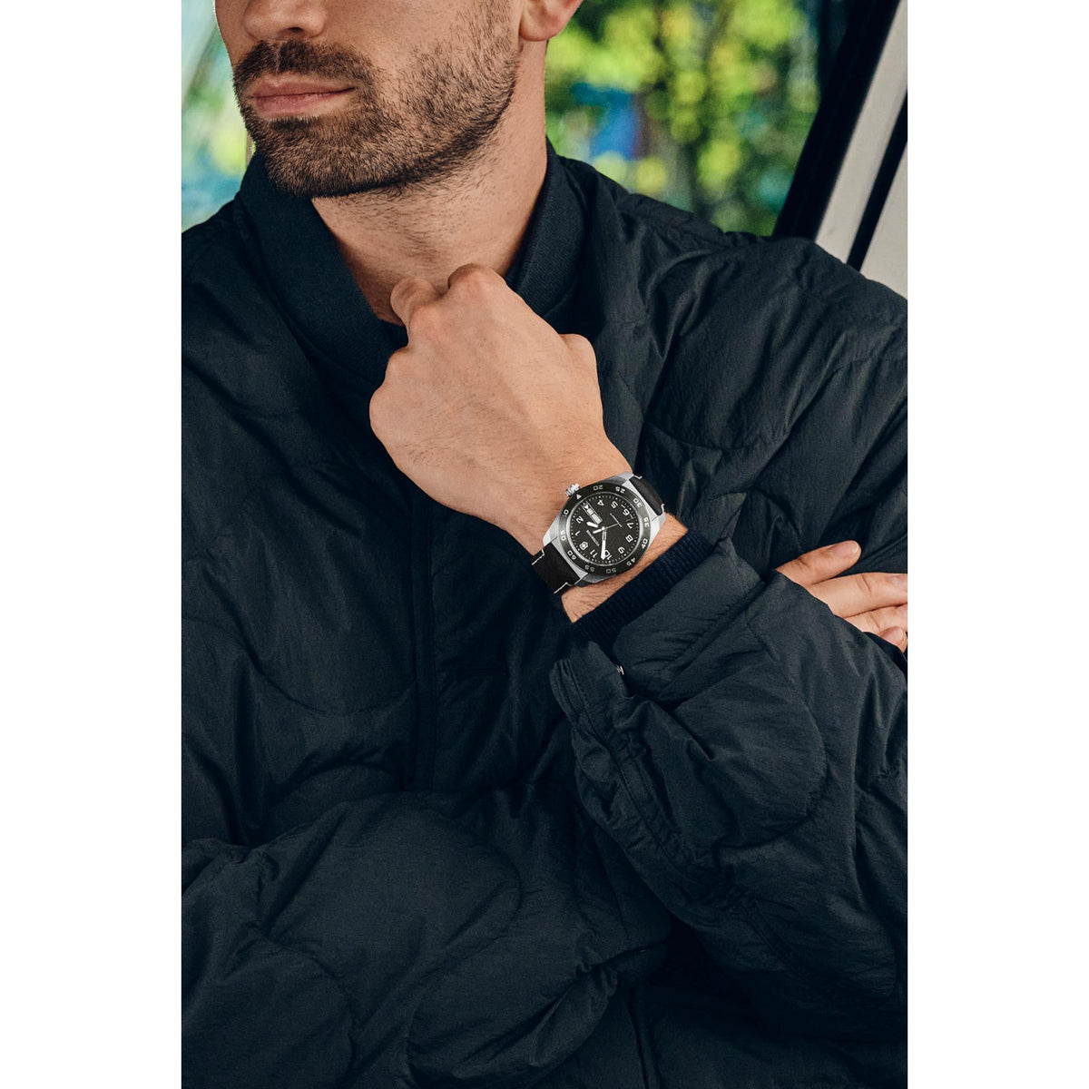 Mens quartz wristwatch with black dial and black leather strap