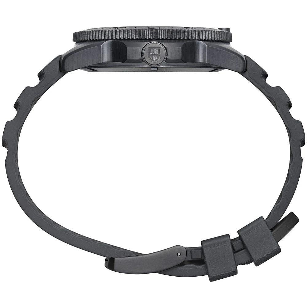 Black rubber diver watch strap with buckle and black case back profile
