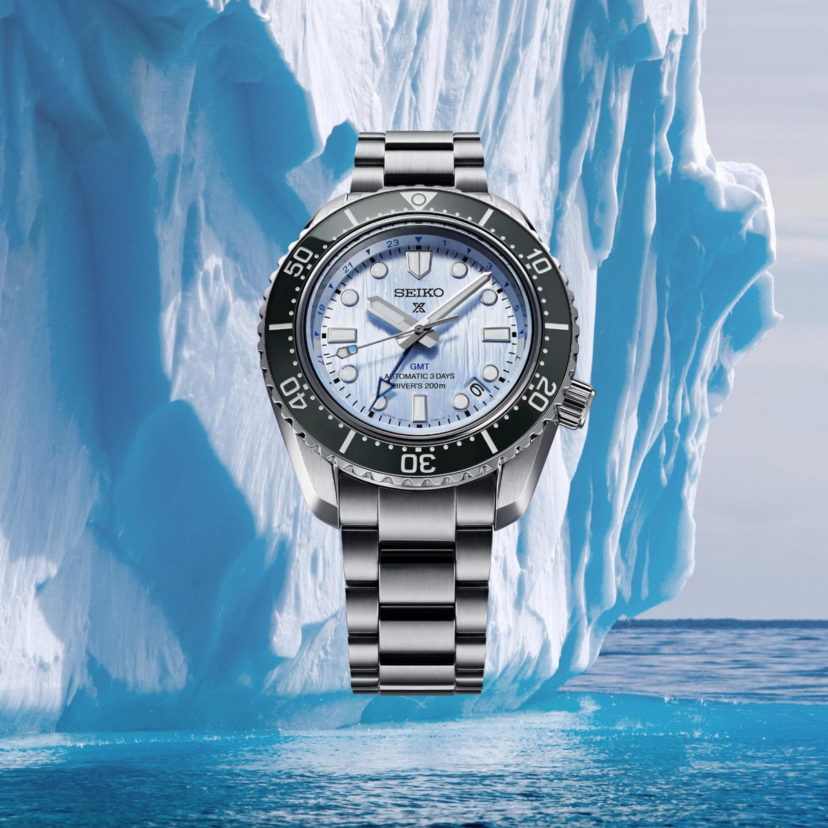 Men's steel diver wristwatch with blue dial and black bezel, GMT/3-day