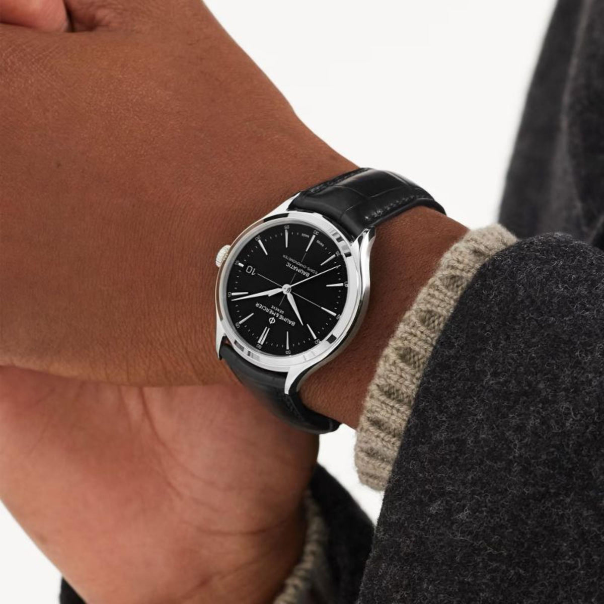 Round men’s wrist watch with black dial and black leather strap, silver case