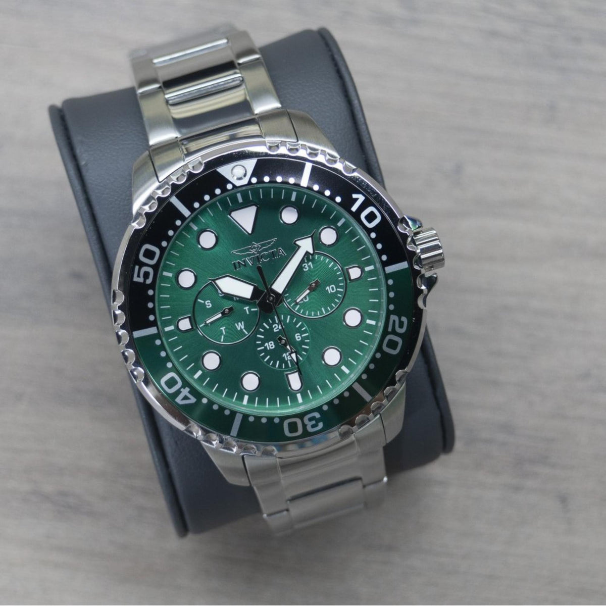 Men's Invicta pro diver quartz watch, green dial with subdials, steel case, black strap