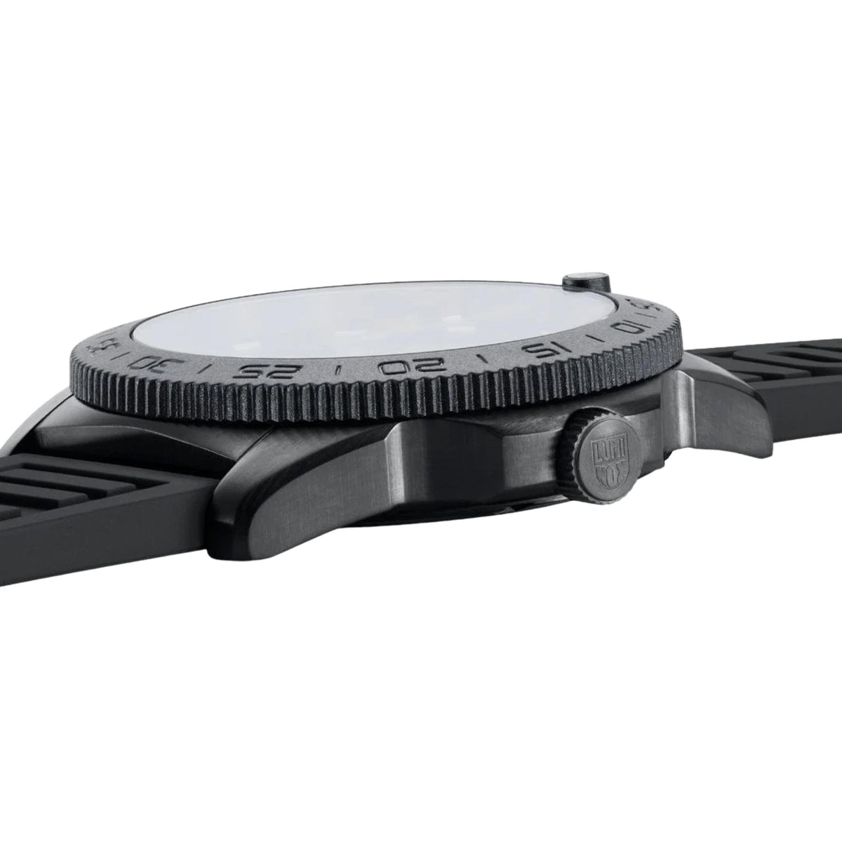 Luminox Pacific Diver 44mm men’s quartz watch side profile with rubber strap and crown