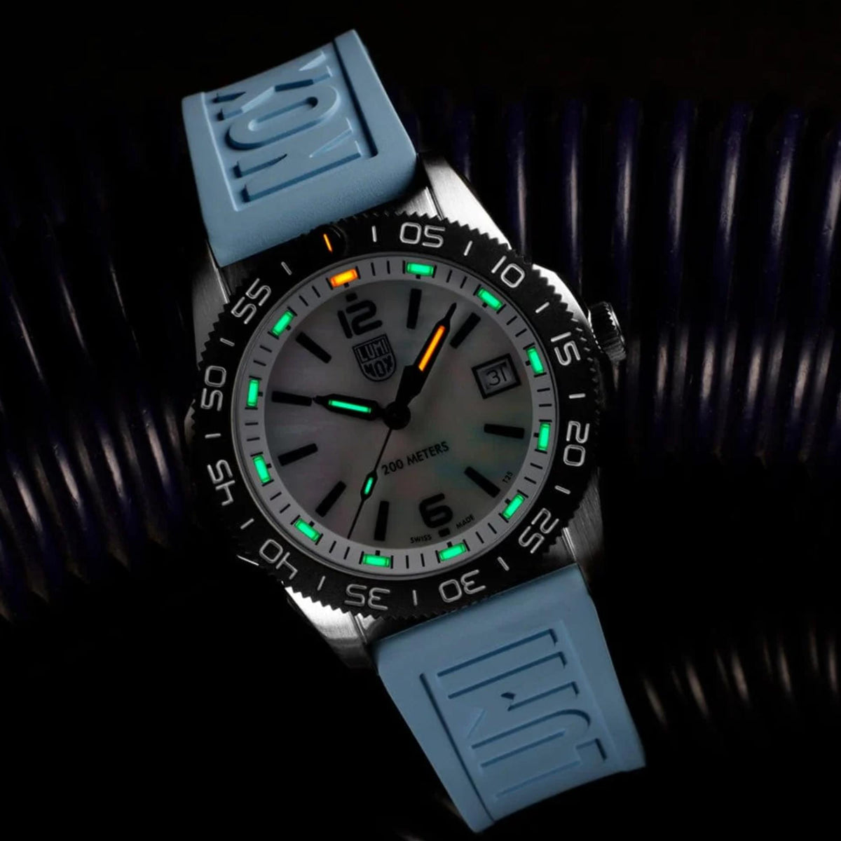 Luminox Pacific Diver XS.3124M night illumination glow view
