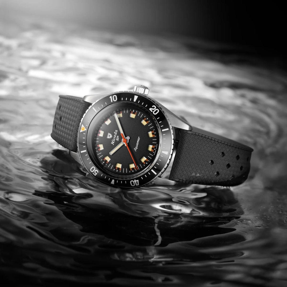 Nivada Grenchen Aquamar 32068A01 lifestyle water surface view