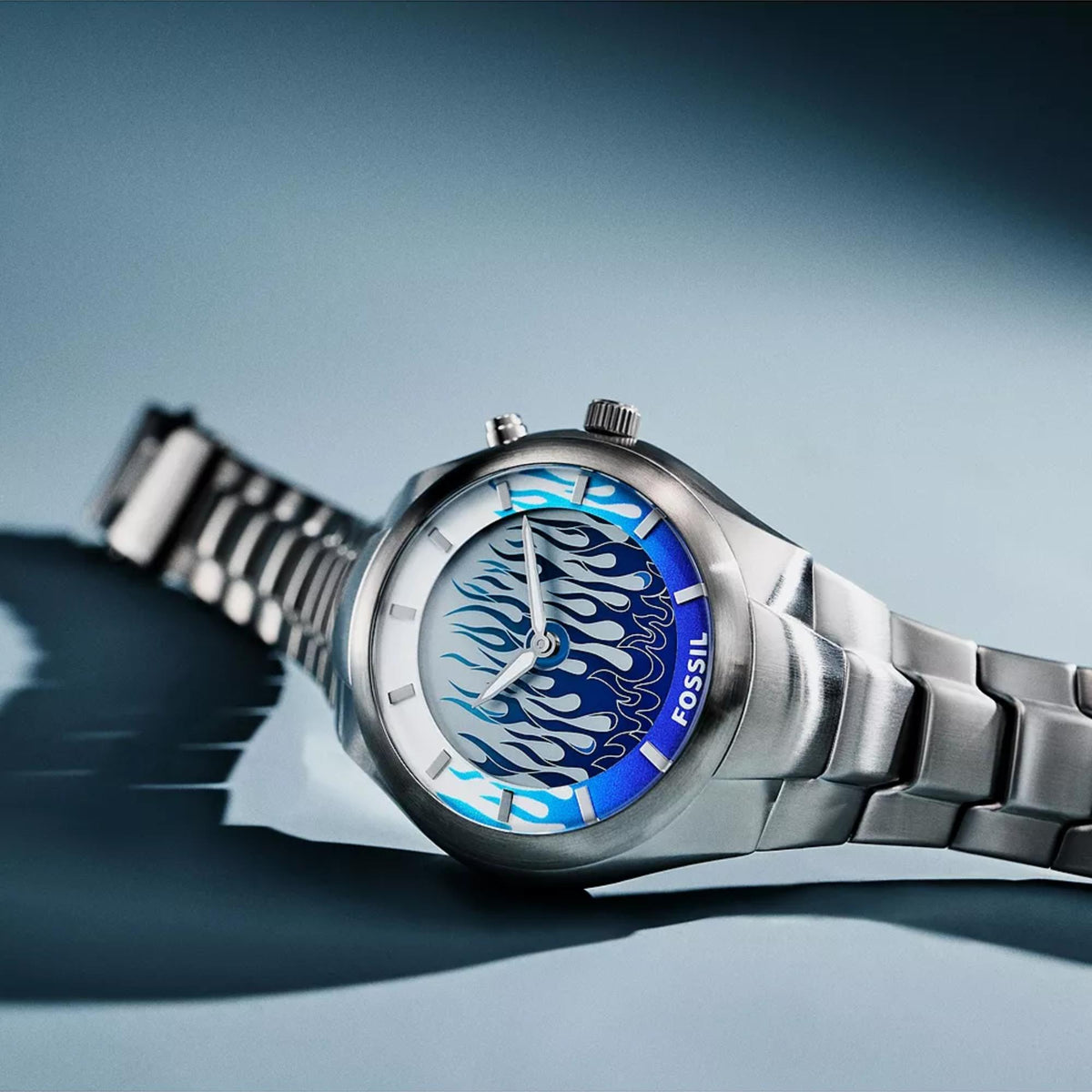 Fossil Y2K Big Tic LE1234 creative studio display view