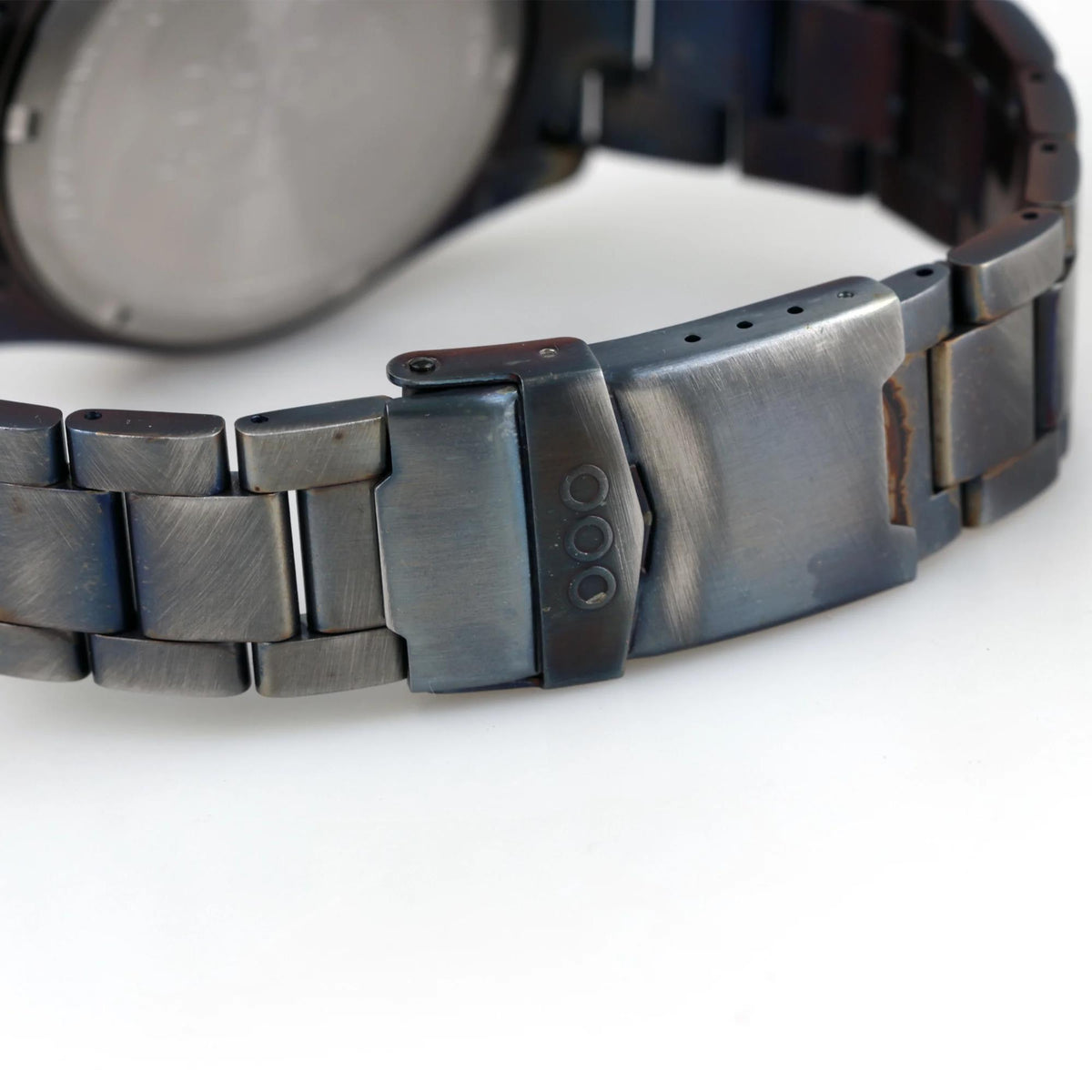 Men's quartz watch bracelet and clasp with engraved 000 out of order mark