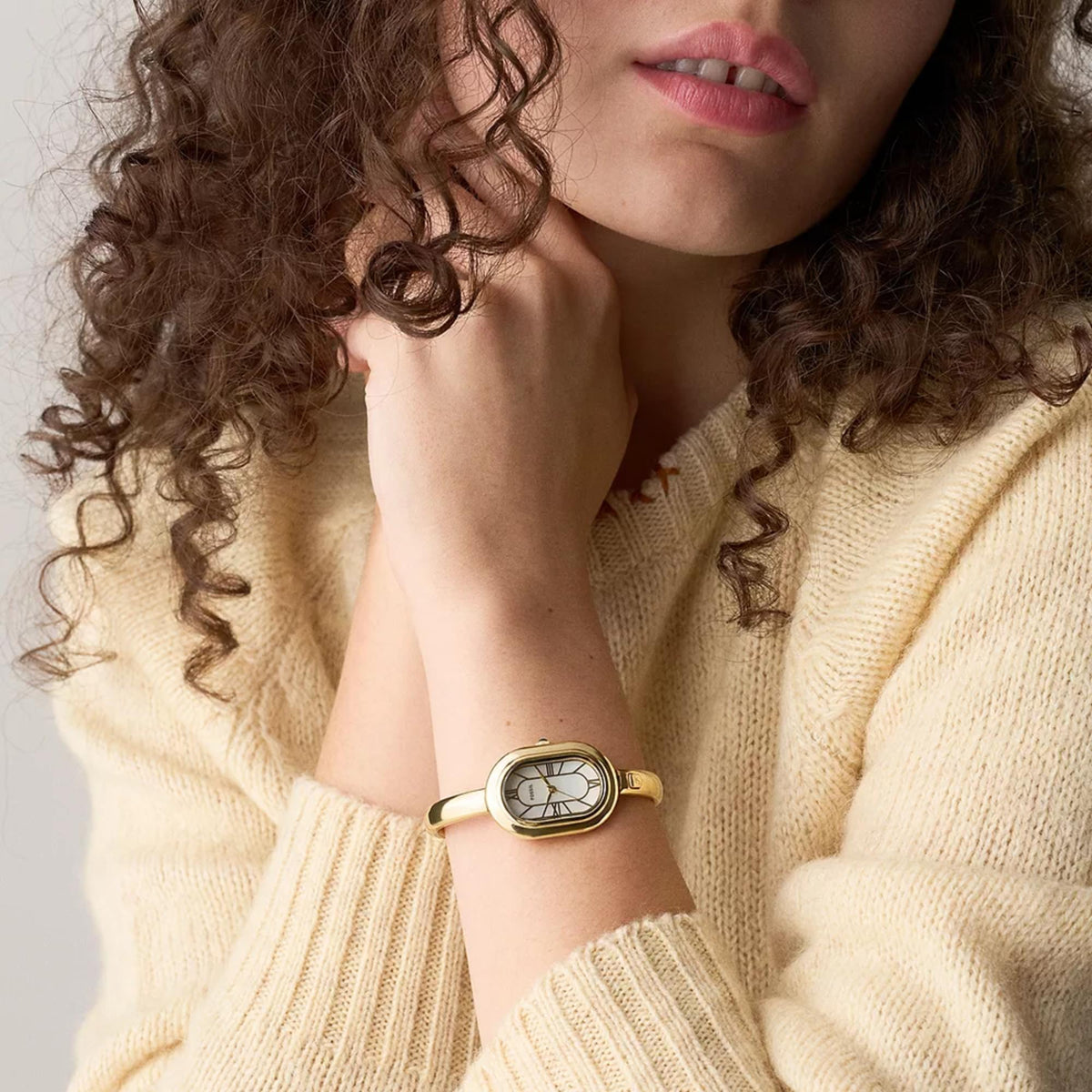 Fossil Sloan ES5444 lifestyle view on a models wrist
