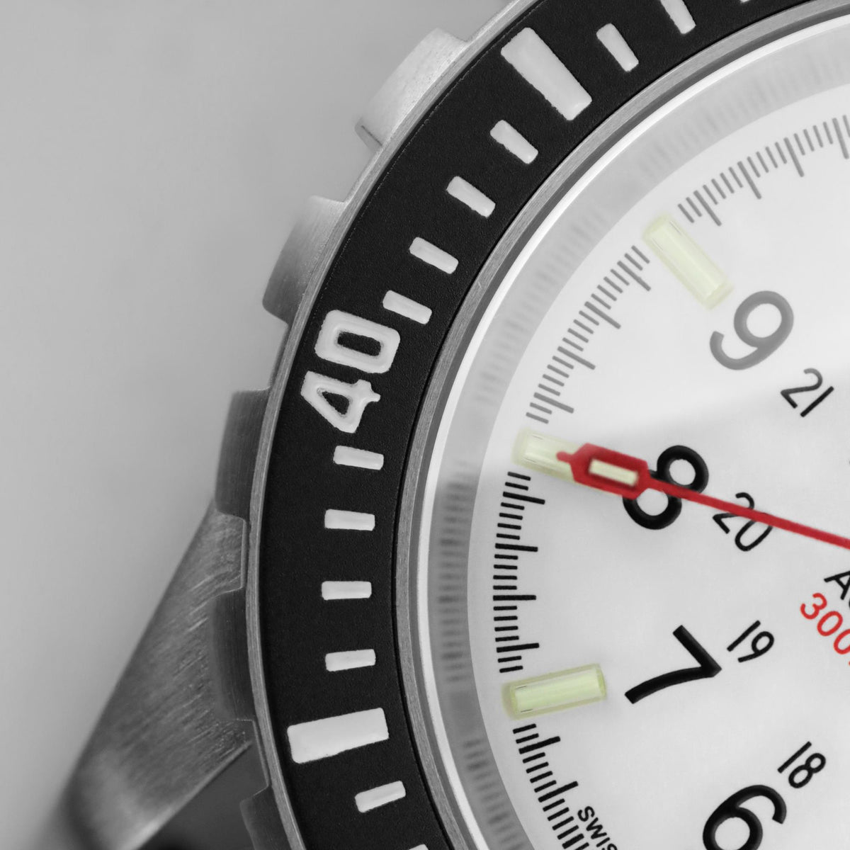 Marathon GSAR Arctic Edition WW194006SS-0513 automatic watch close-up of bezel edge and white dial markers