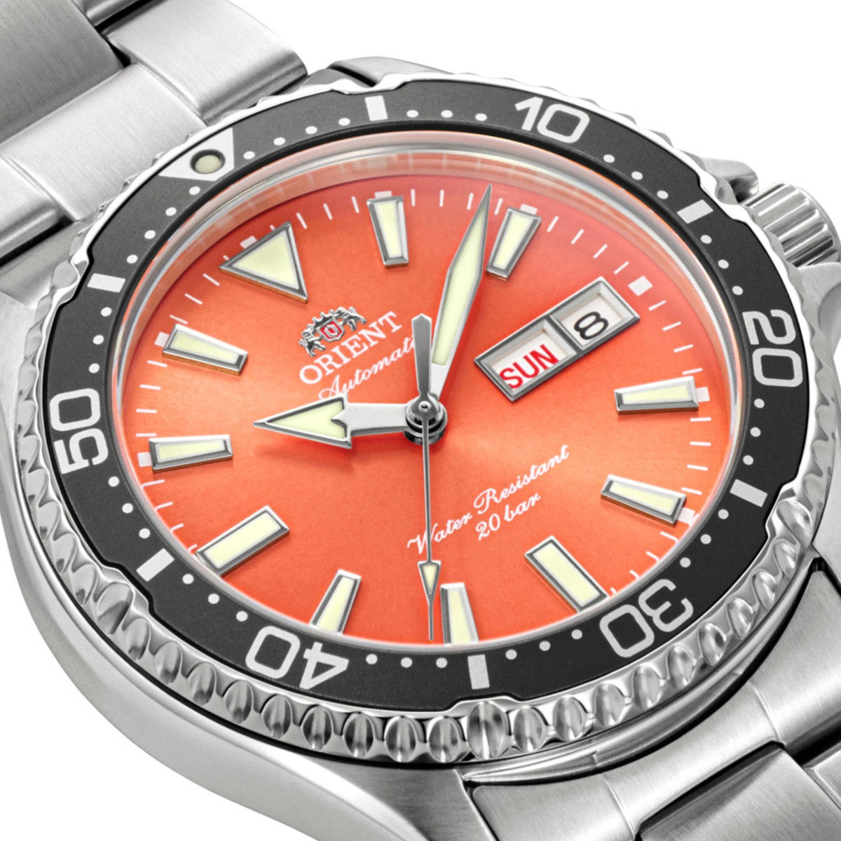Screw-down crown and caseback detail on the Orient Mako Kamasu orange dial watch RA-AA0826Y39B