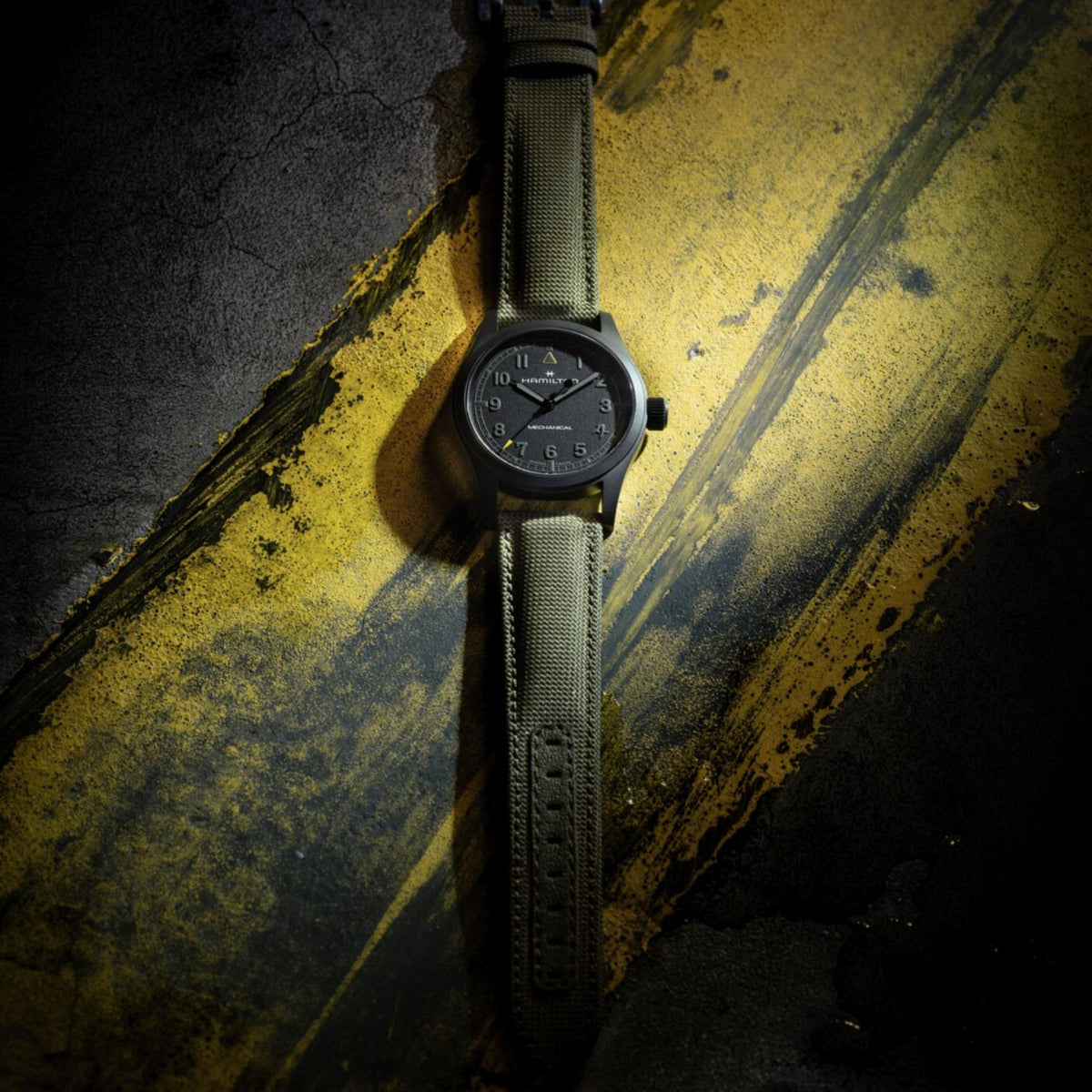 Hamilton Khaki Field 'Call of Duty Modern Warfare 4' 38mm Special Edition Black Dial Textile Mens Manual-Wind Watch H69469930
