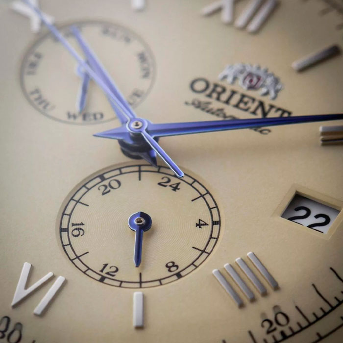 Orient Bambino RA-AK0702Y30B cream dial macro view