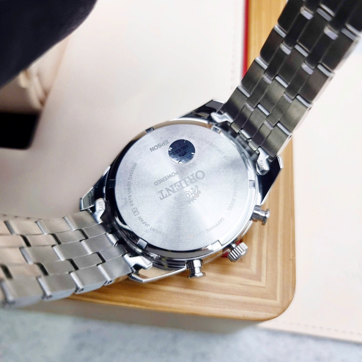 Men's solar chronograph watch, stainless steel bracelet and silver caseback