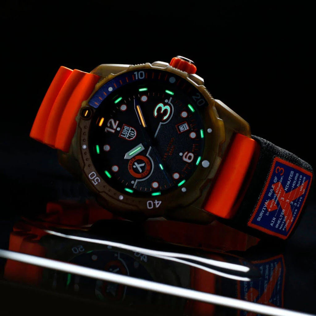 Men's quartz wristwatch with orange rubber strap and glowing green dial markers